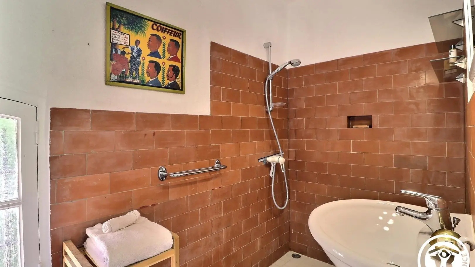la salle de bain de la chambre Marcel Pagnol, douche à l'italienne