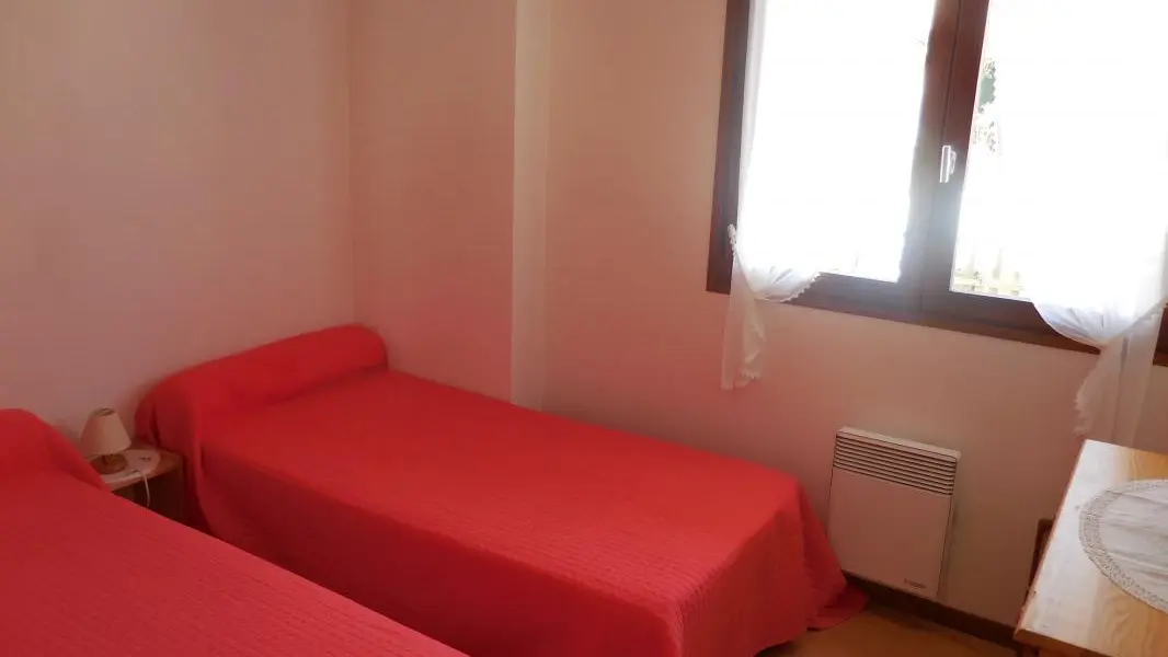 chambre 2 lits 1 personne côté cour