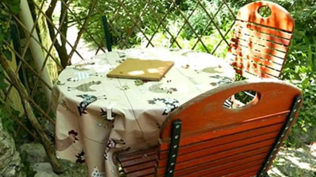 Un tête à tête sur la terrasse du Gîte Tanaisie