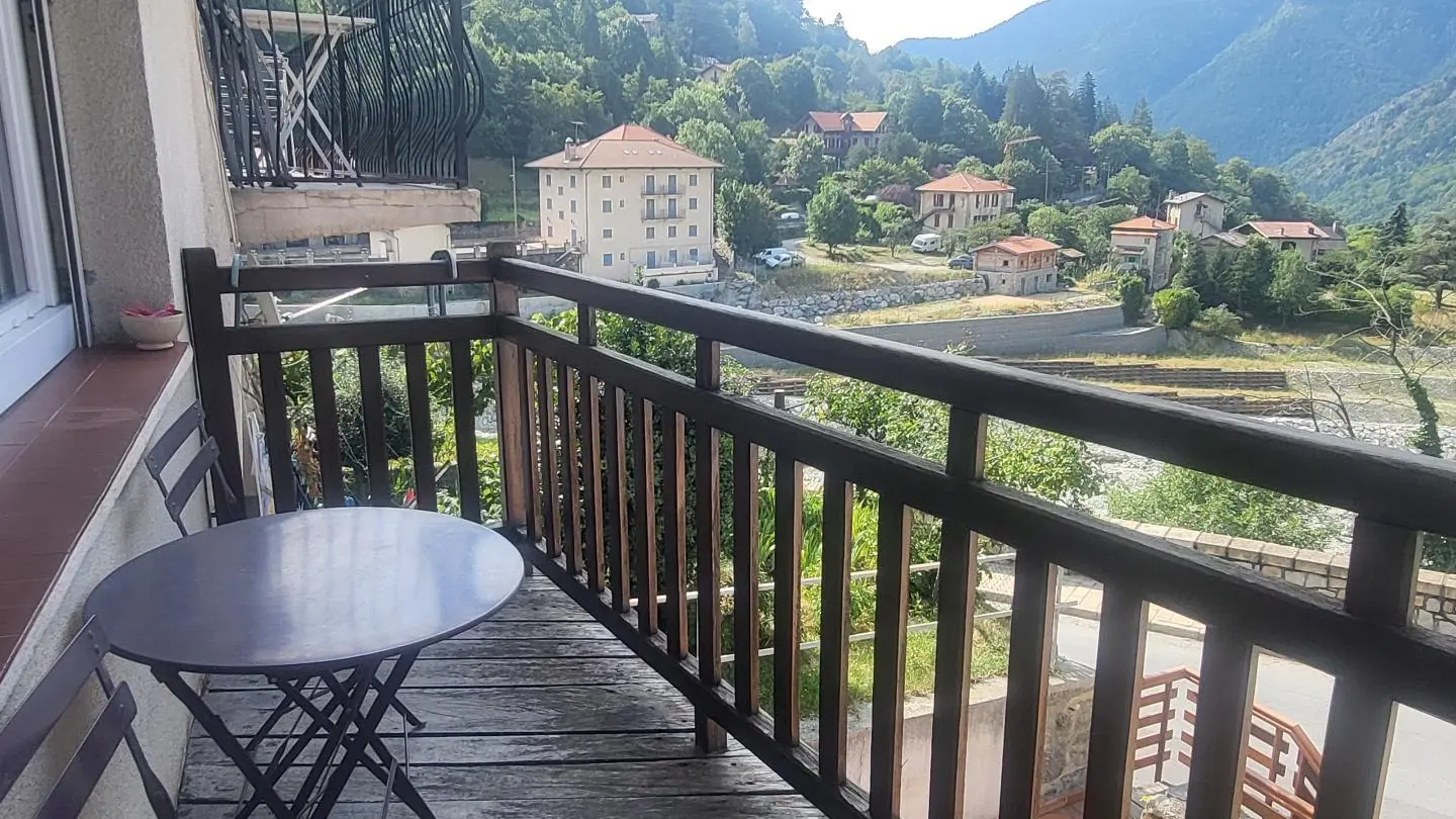 Gîte Le Siruol-Terrasse-Saint-Martin-Vésubie-Gîtes de France des Alpes-Maritimes
