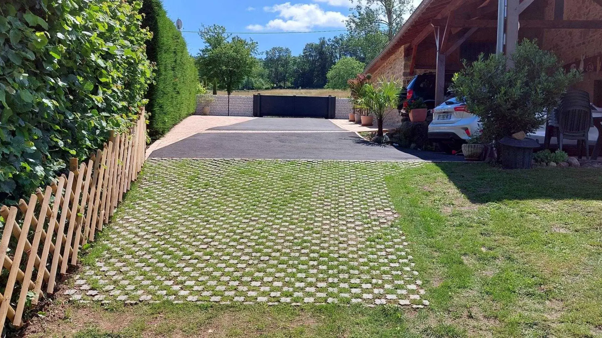 Emplacement pour garer une deuxième voiture