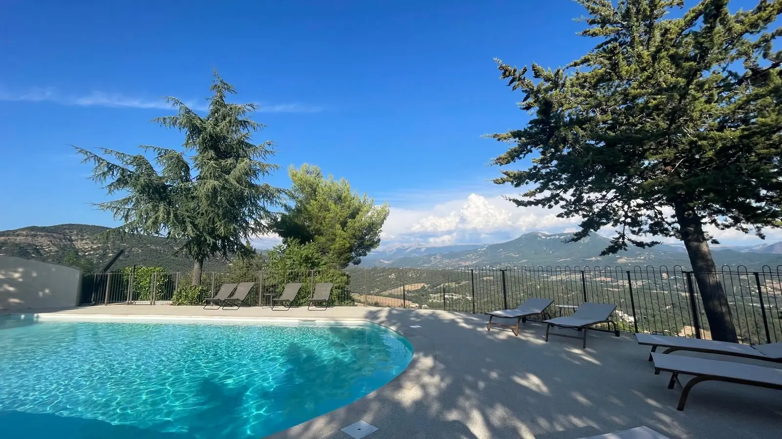 Le Vieil Aiglun - piscine