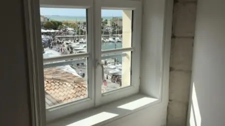 vue mer & quai depuis chambre