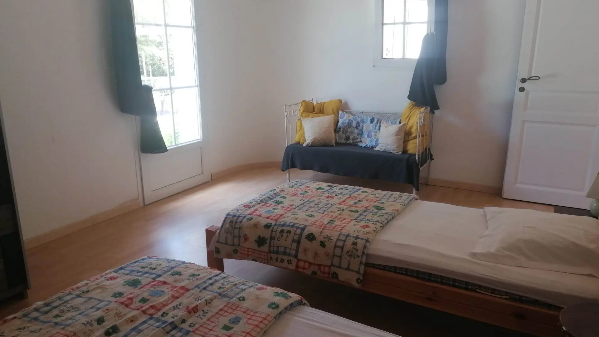 chambre 2 - accès sur la piscine