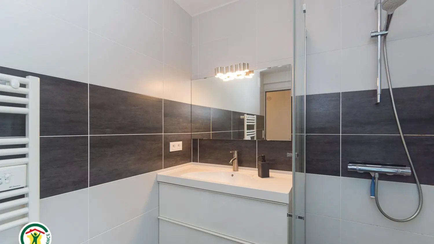 2ème salle d'eau, wc sur le palier