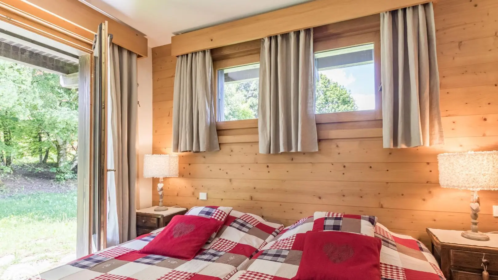 Chambre avec accès direct espace extérieur