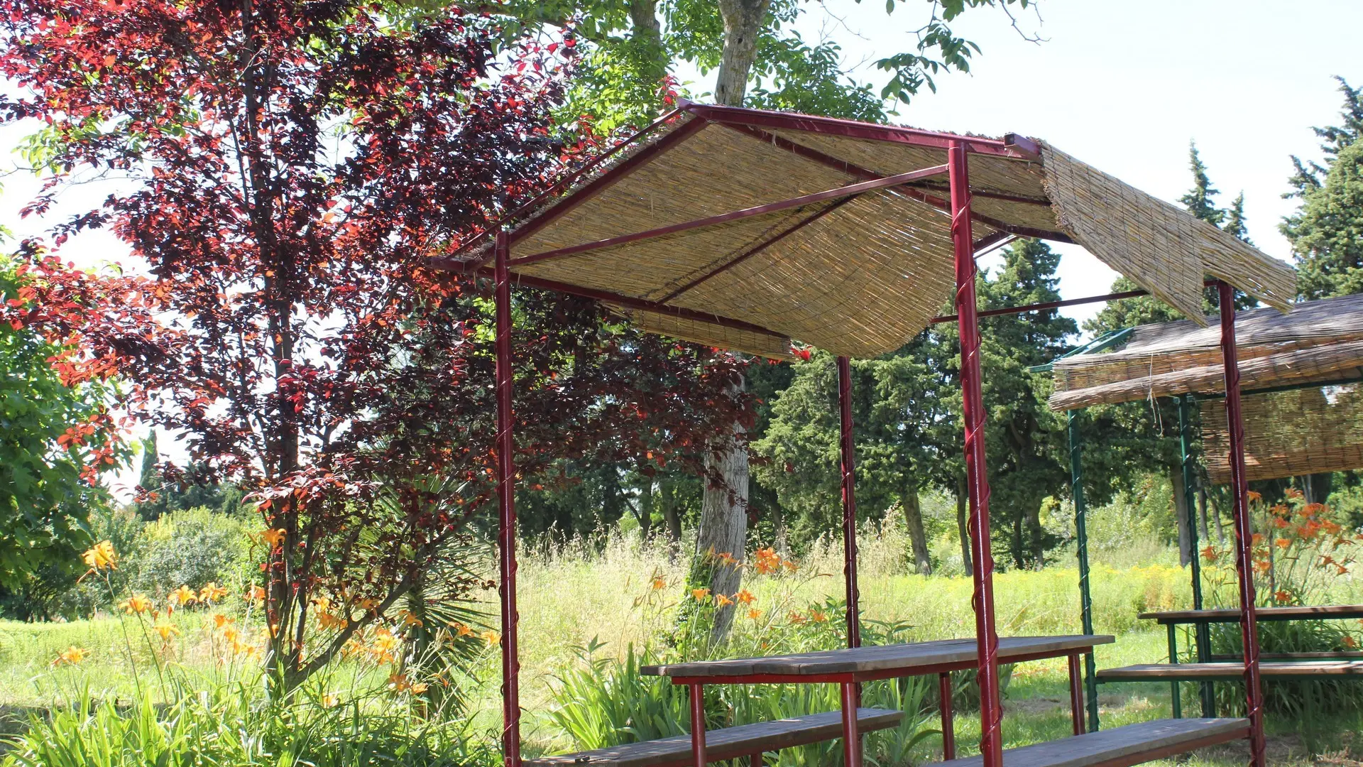 Les Sentiers de l'Abondance in Eygalières Picnic table