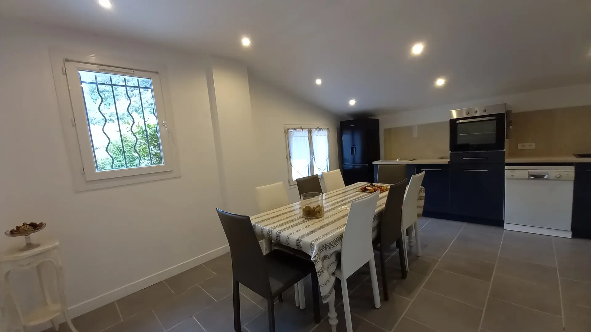 Le  Cabanon bleu - Mme Robertson_Solliès-Ville