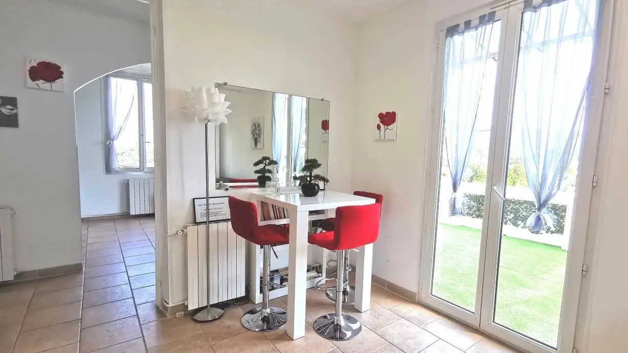 salon accès sur la terrasse de 40m2- Villa Madeleine - Gîtes de France Colomars