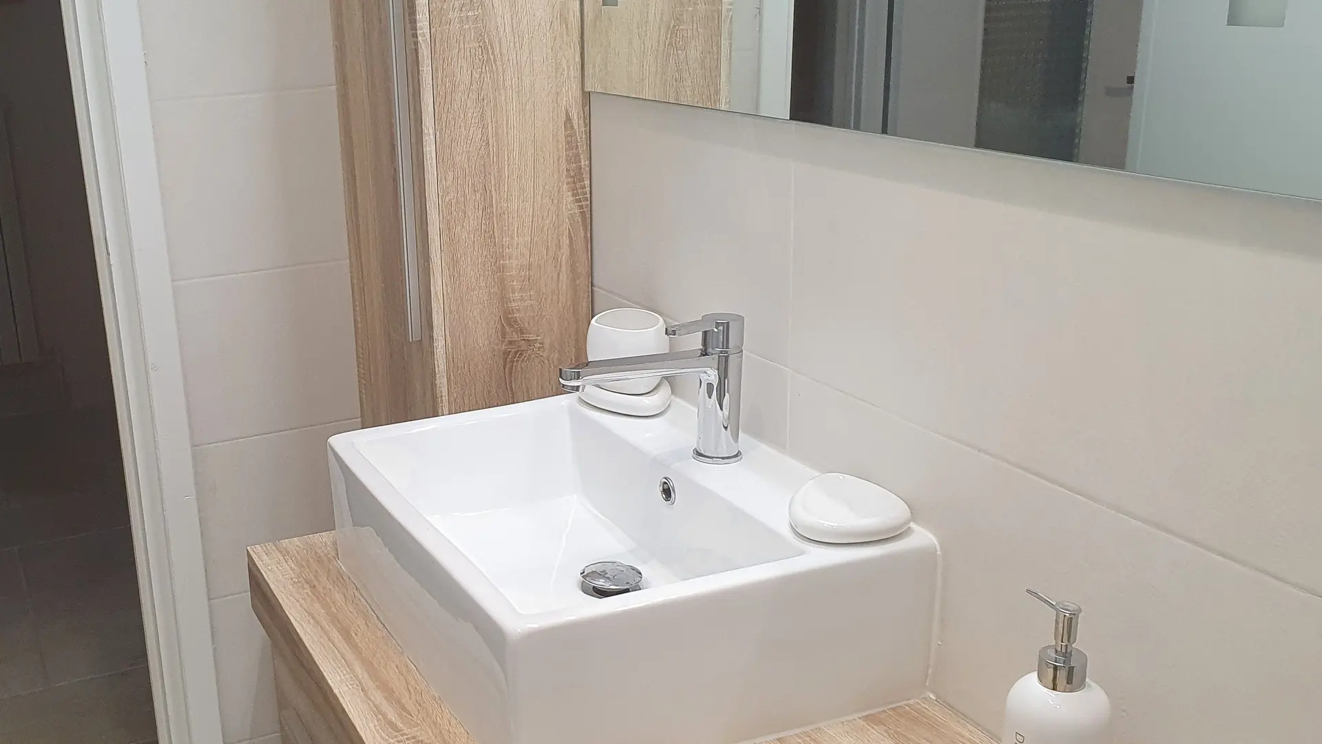 Gîte Les Hirondelles-Le lavabo-Roquebillière-Gîtes de France des Alpes-Maritimes