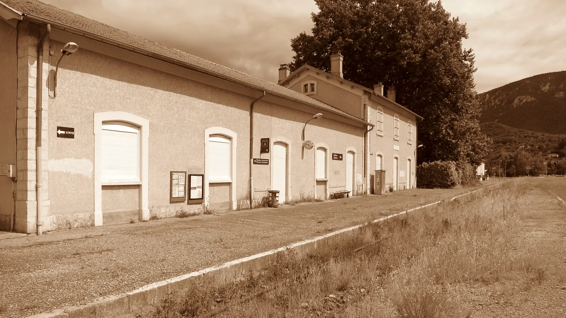 Gare Quillan - bâtiment des voyageurs