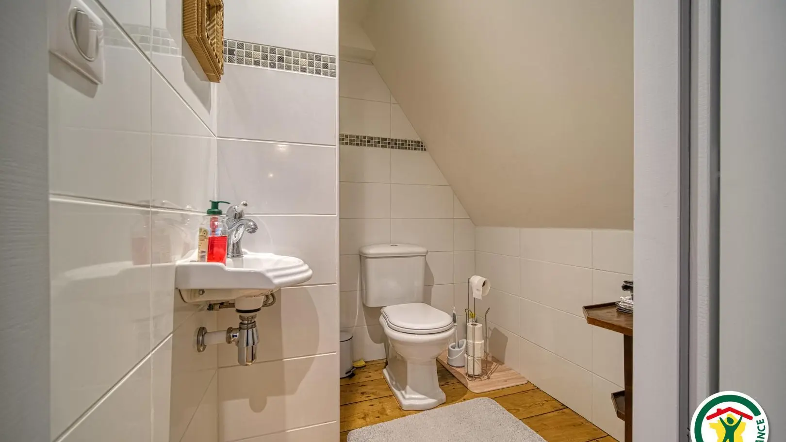 Le WC séparé de la salle d'eau