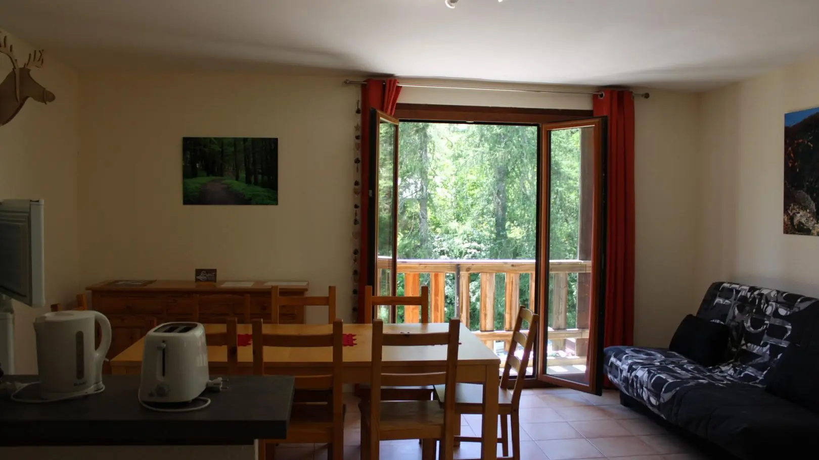 Gîte Les Cerfs-Séjour-Roubion Les Buisses-Gîtes de France des Alpes-Maritimes