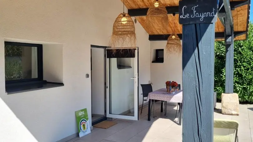Entrée privative du gîte Le Fayard.