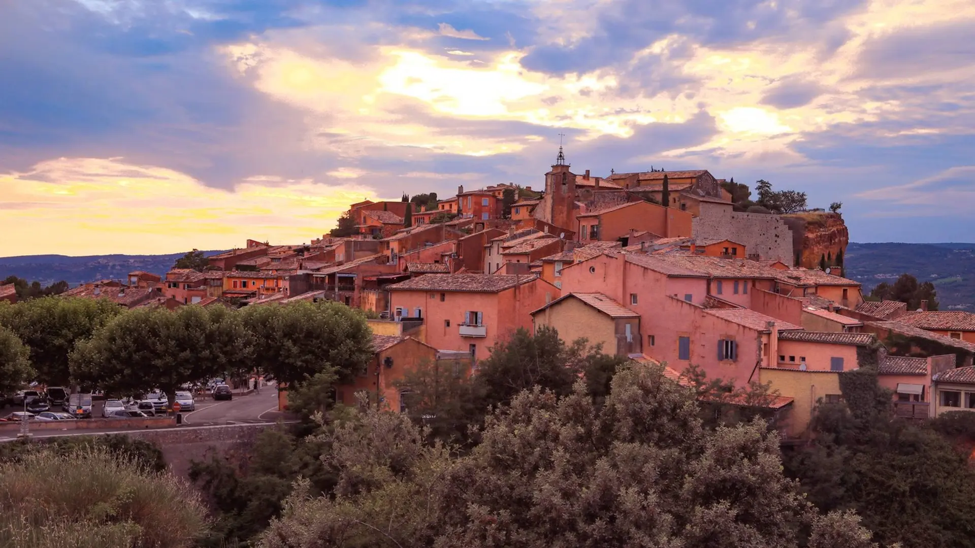 Roussillon au coucher du soleil