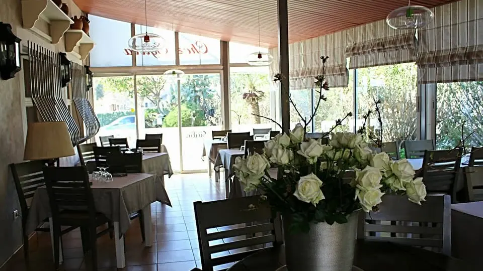 salle de restaurant couverte