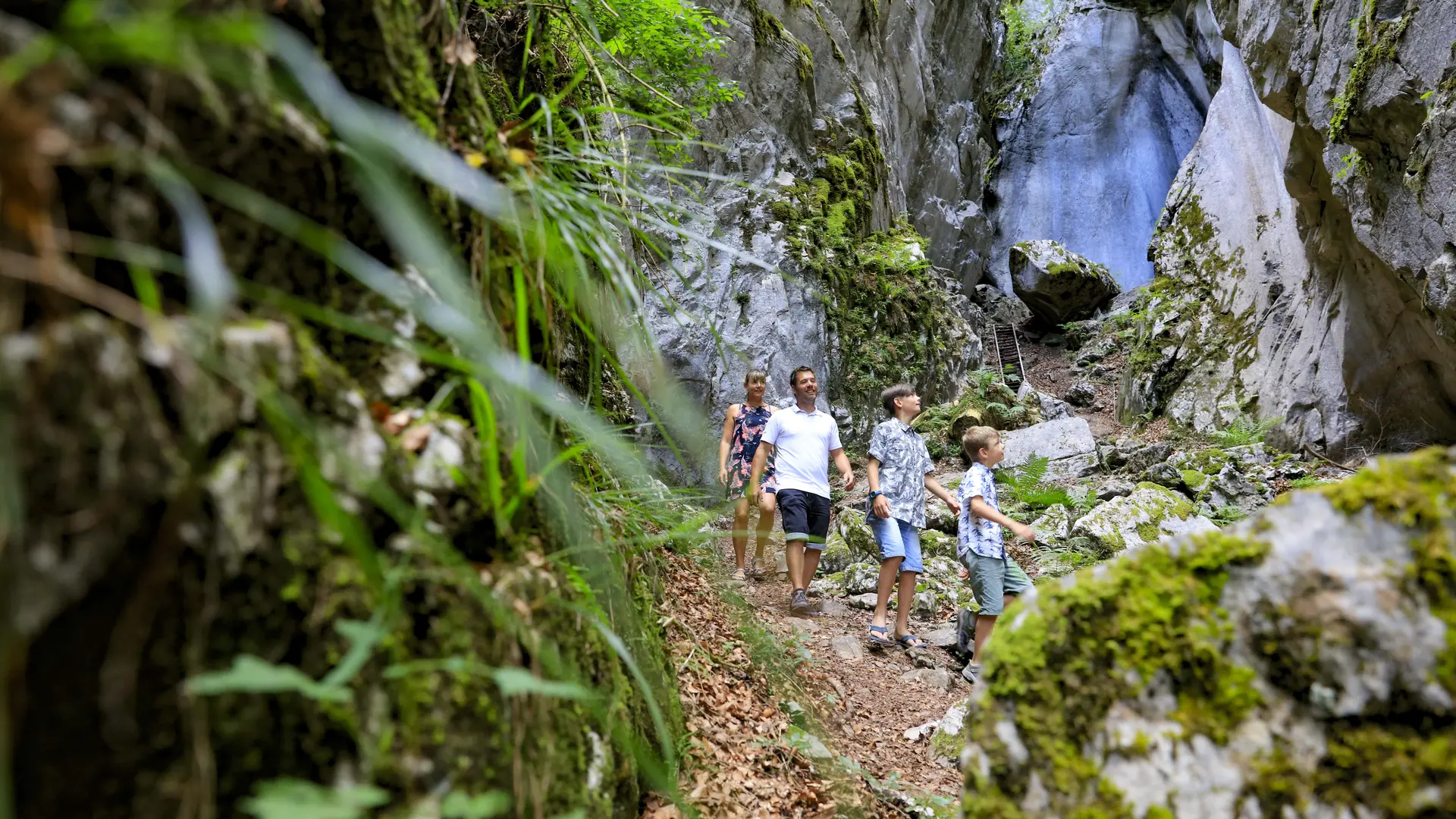 Randonneurs aux Gorges des Tines