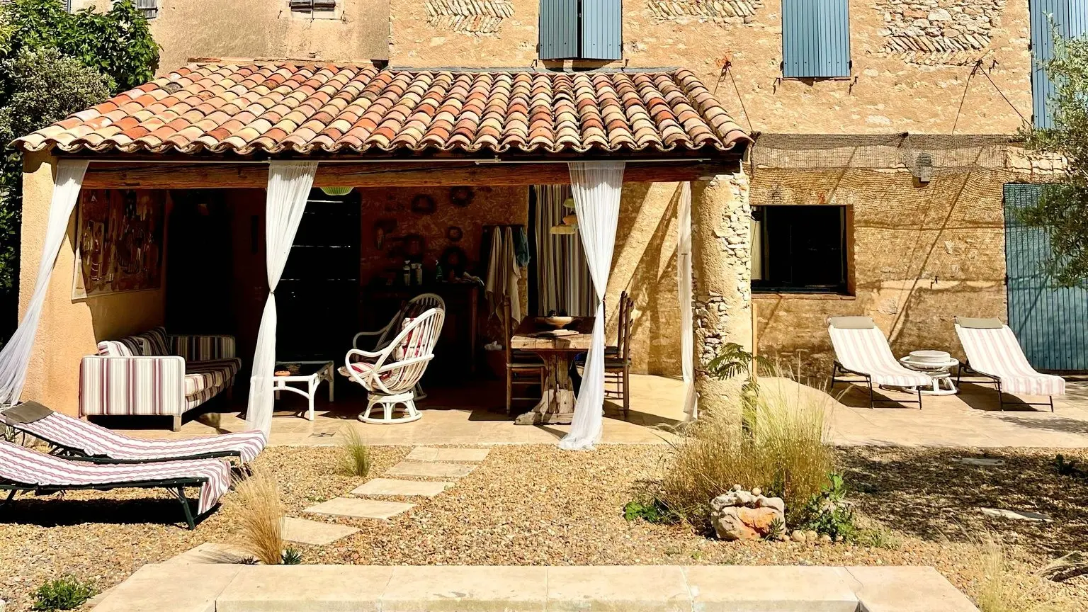 Extérieur piscine et terrasse