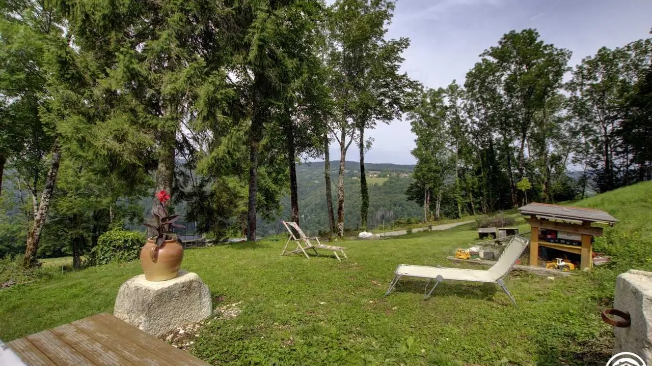 Très belle vue sur la petite montagne...