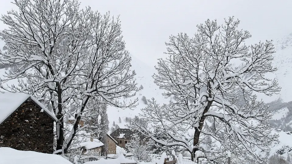 Paysage hivernal du Hameau des Hières au dessus de la Grave