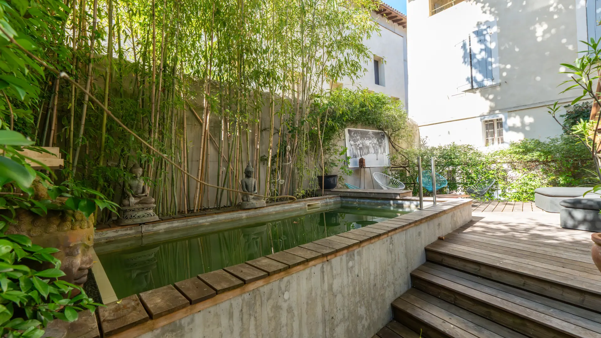 Piscine extérieure.