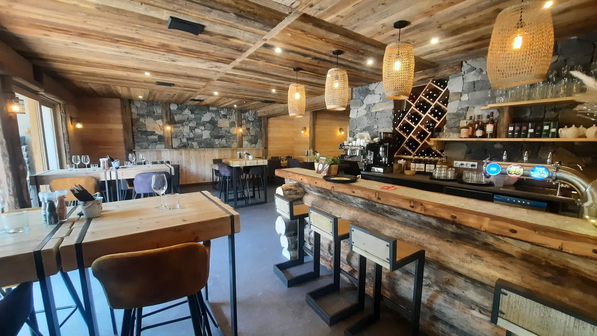 Intérieur restaurant La Luge à Foin