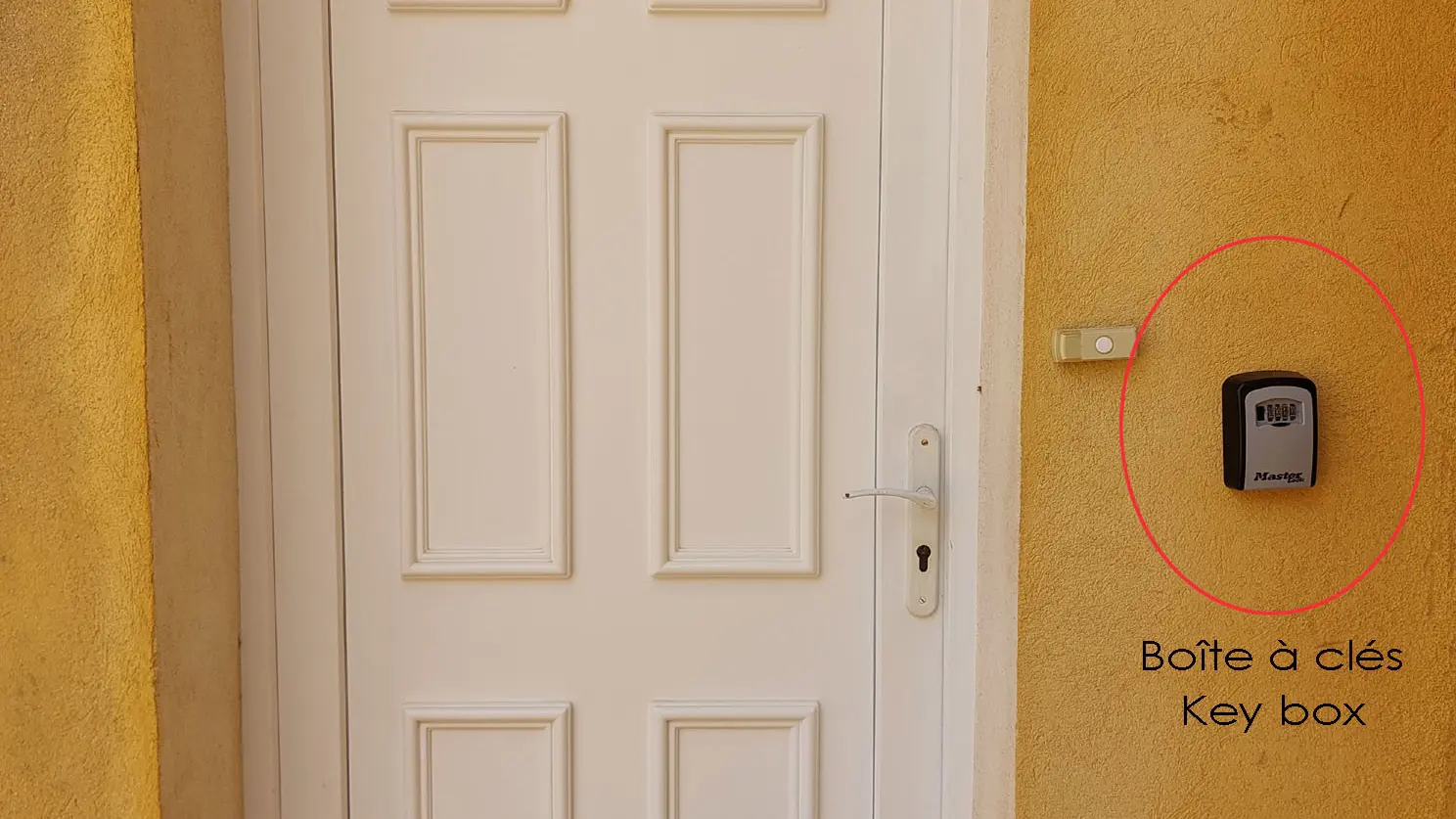 Porte d'entrée et boîte à clé