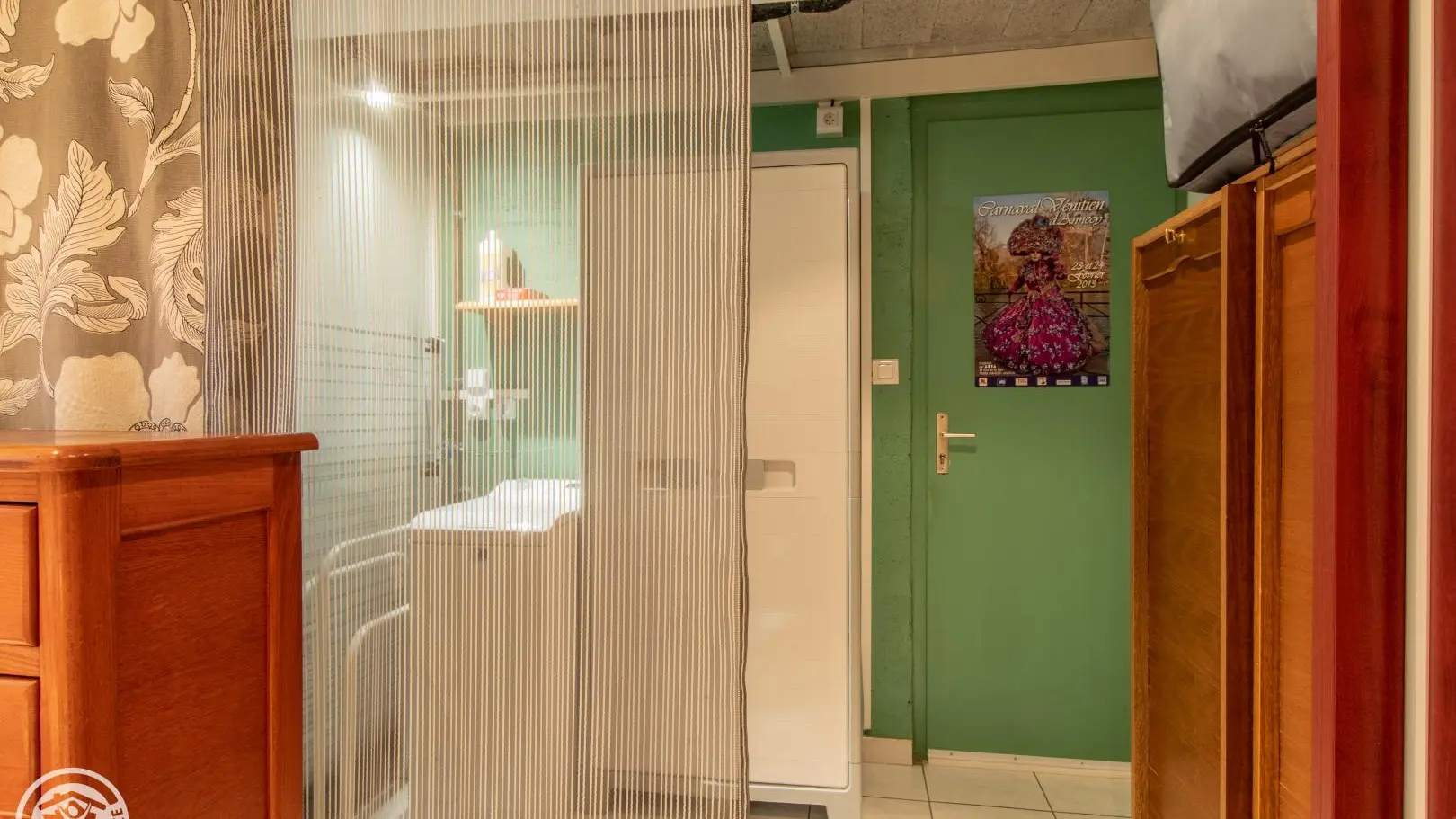 Séparation entre chambre et buanderie / salle d'eau