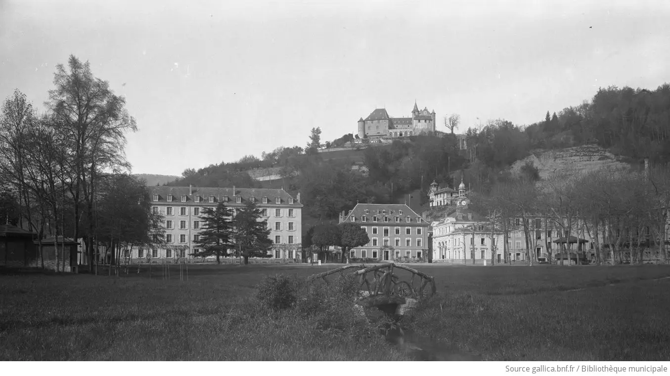 Vue du parc thermal au début du XXe siècle.