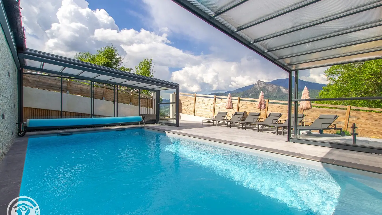 Piscine commune 4X8 mètres chauffée à 28° de Mai à Septembre