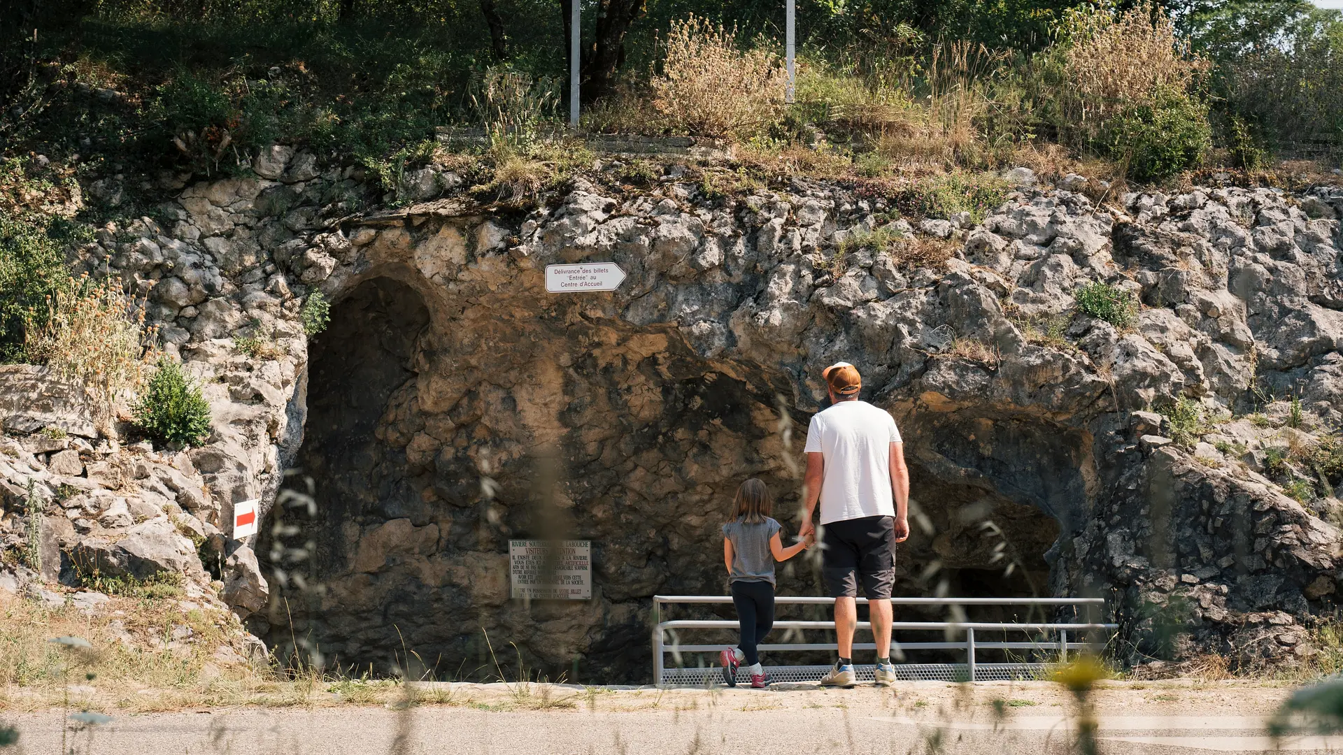 Passage devant la rivière souterraine de Labouiche