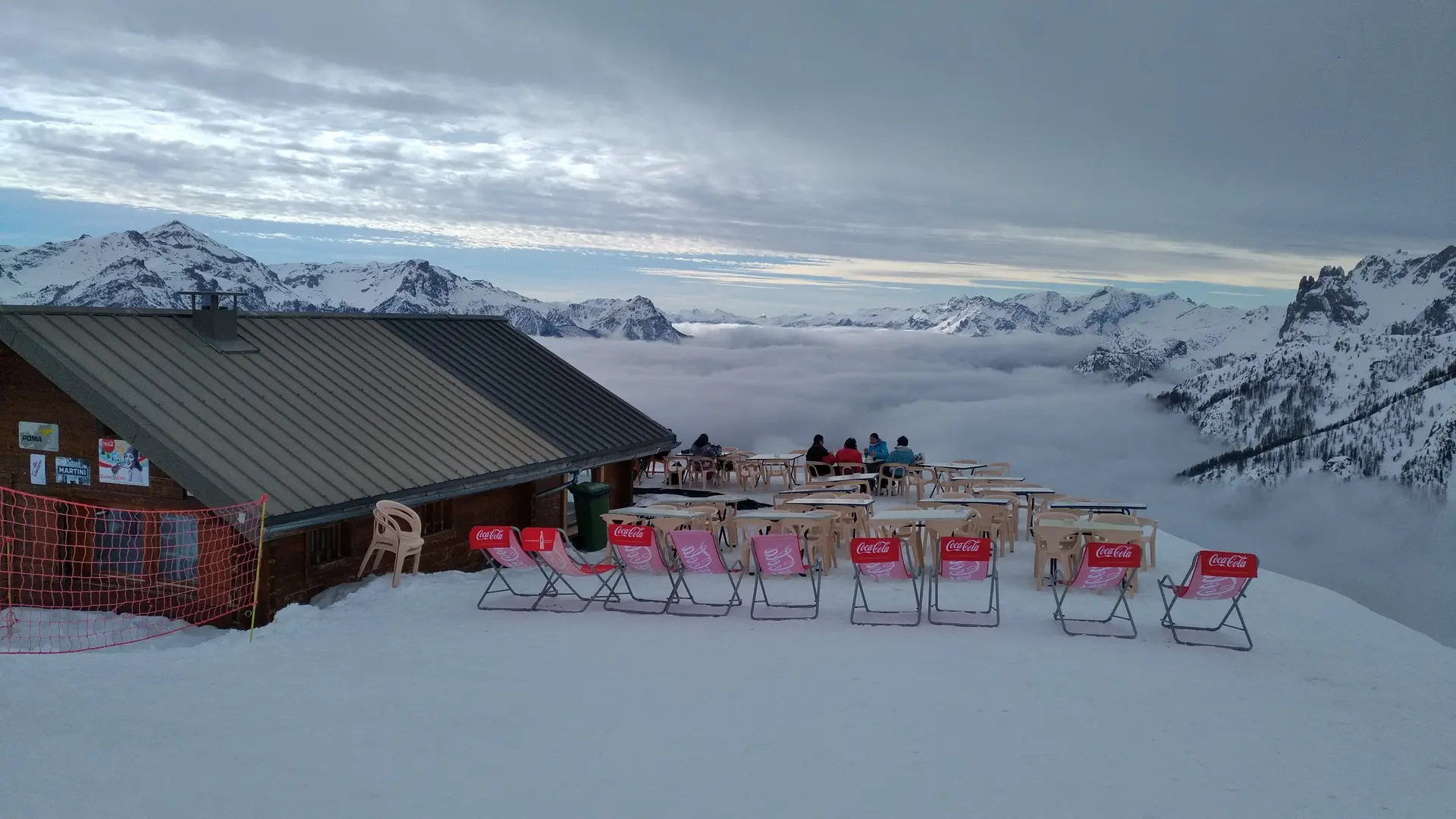 chalet de serre blanc