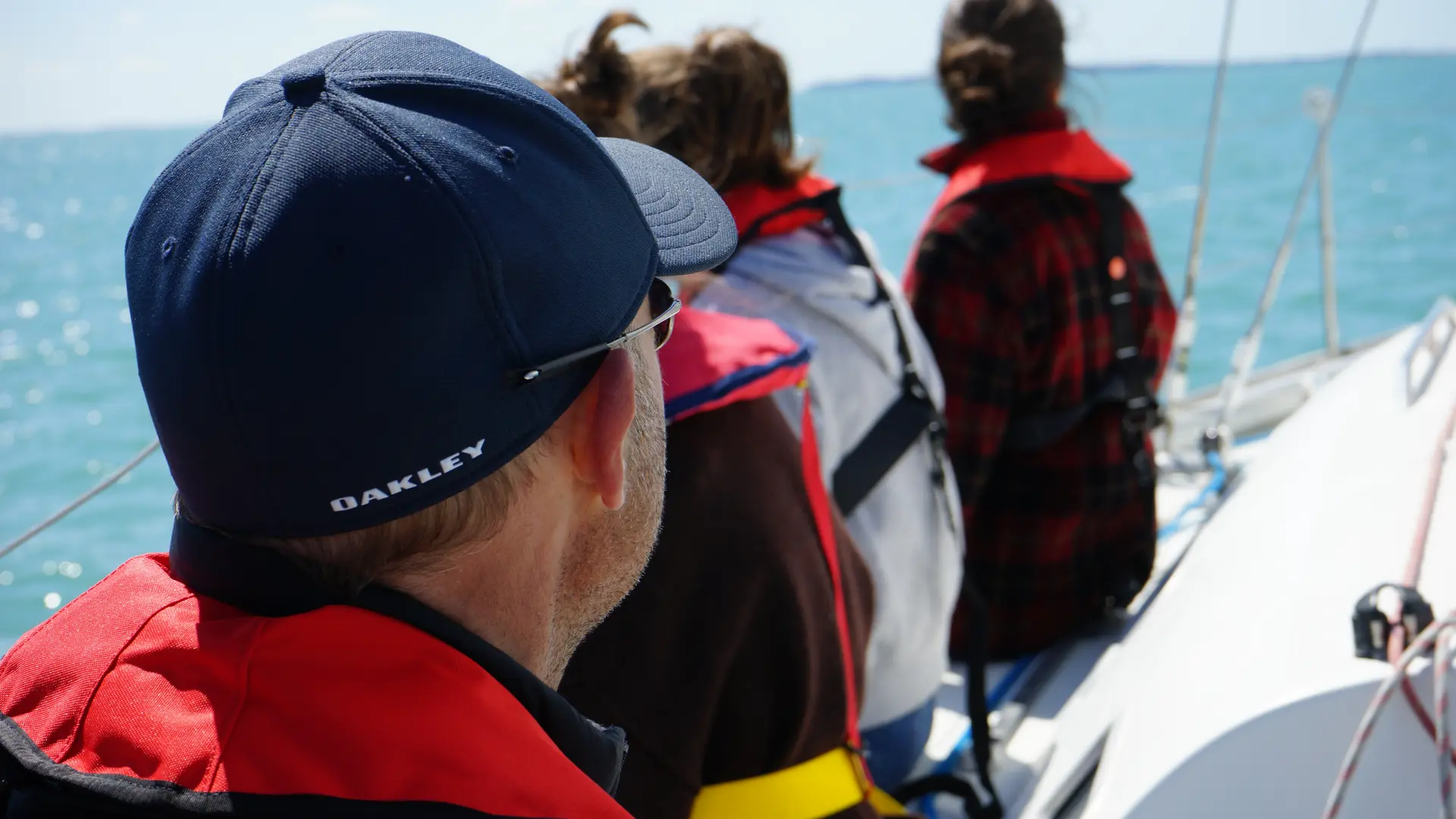 Curso de navegación a vela en barco de crucero