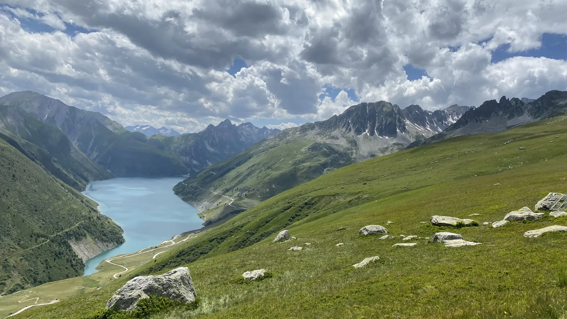 Vue sur le barrage de Grand'Maison