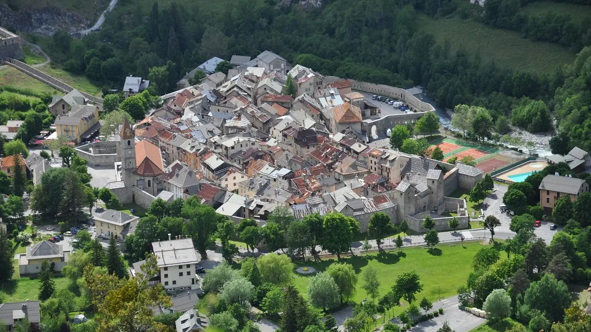 Colmars vue depuis le Col des Champs