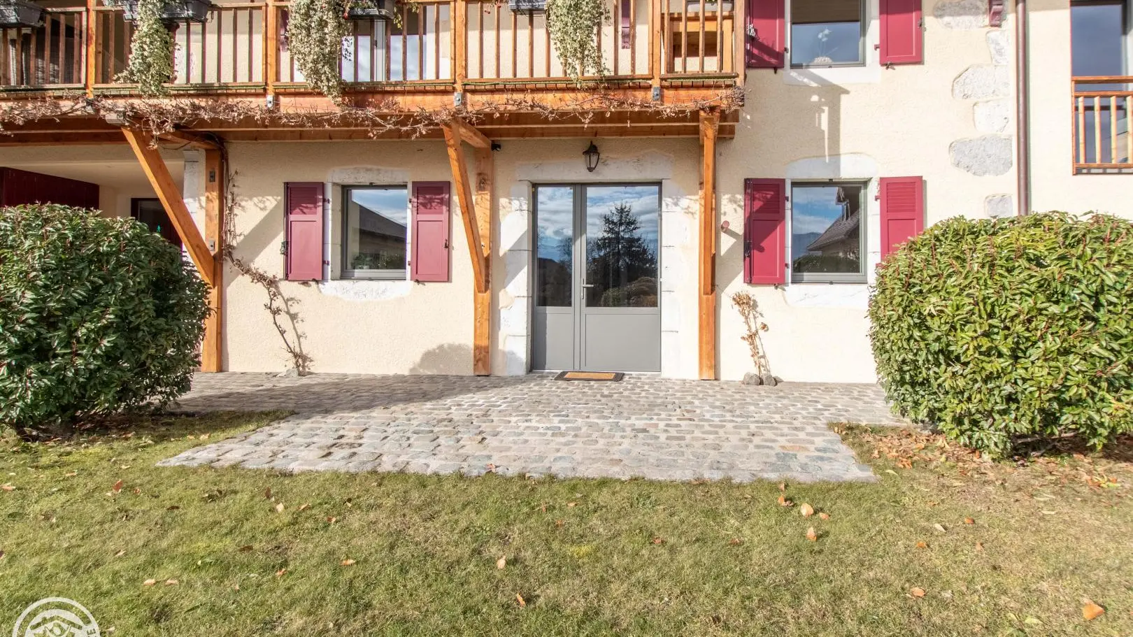 Devant la chambre Le Parmelan et La Mandallaz