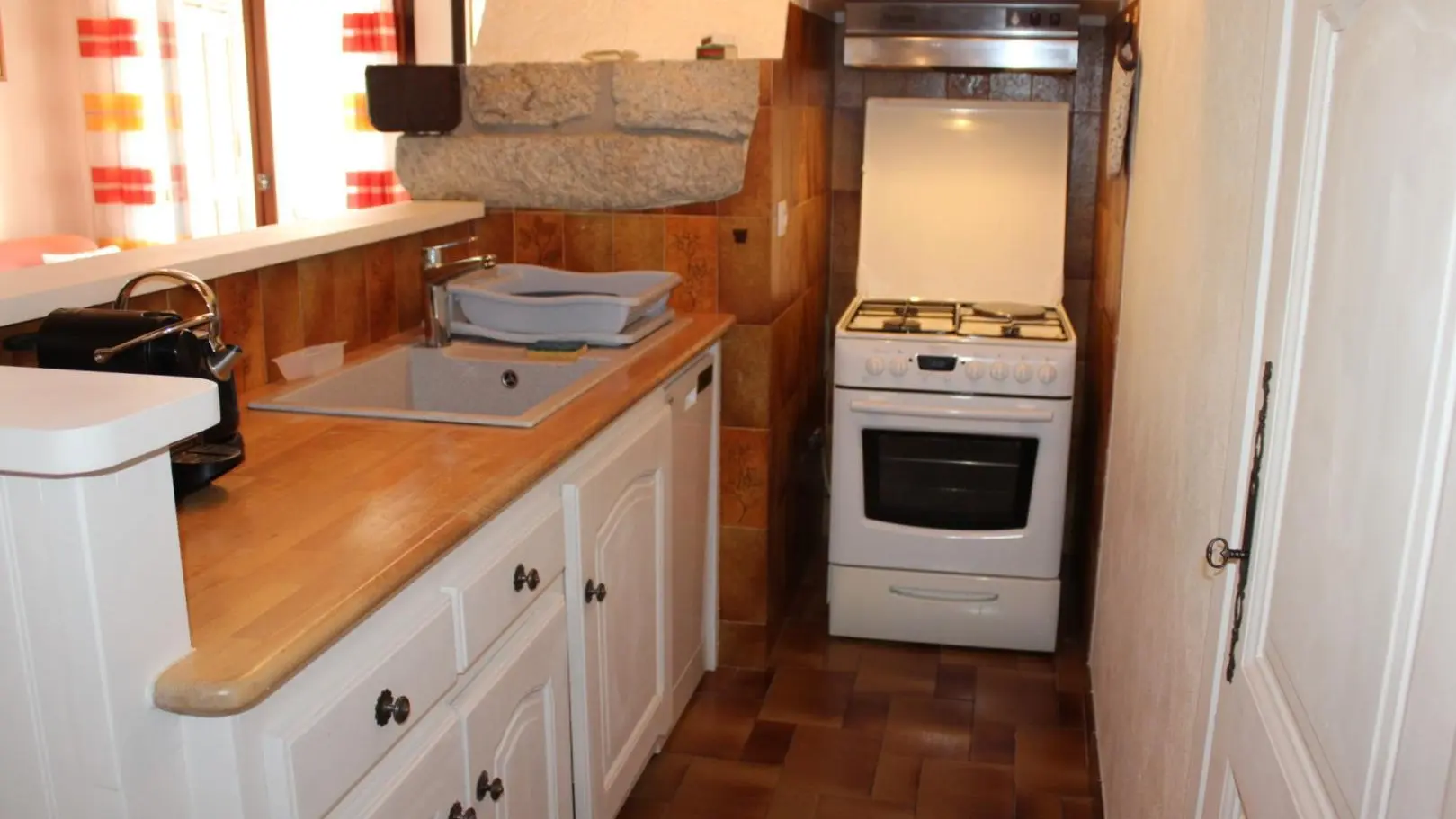 Gîte Chalet St Michel-Espace-cuisine-Saint-Martin-Vésubie-Gîtes de France des Alpes-Maritimes