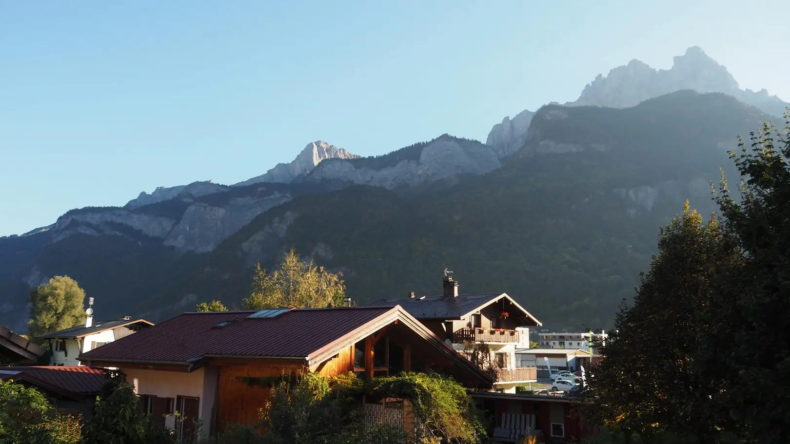 Lever du soleil sur les Aiguilles  de Warens du balcon