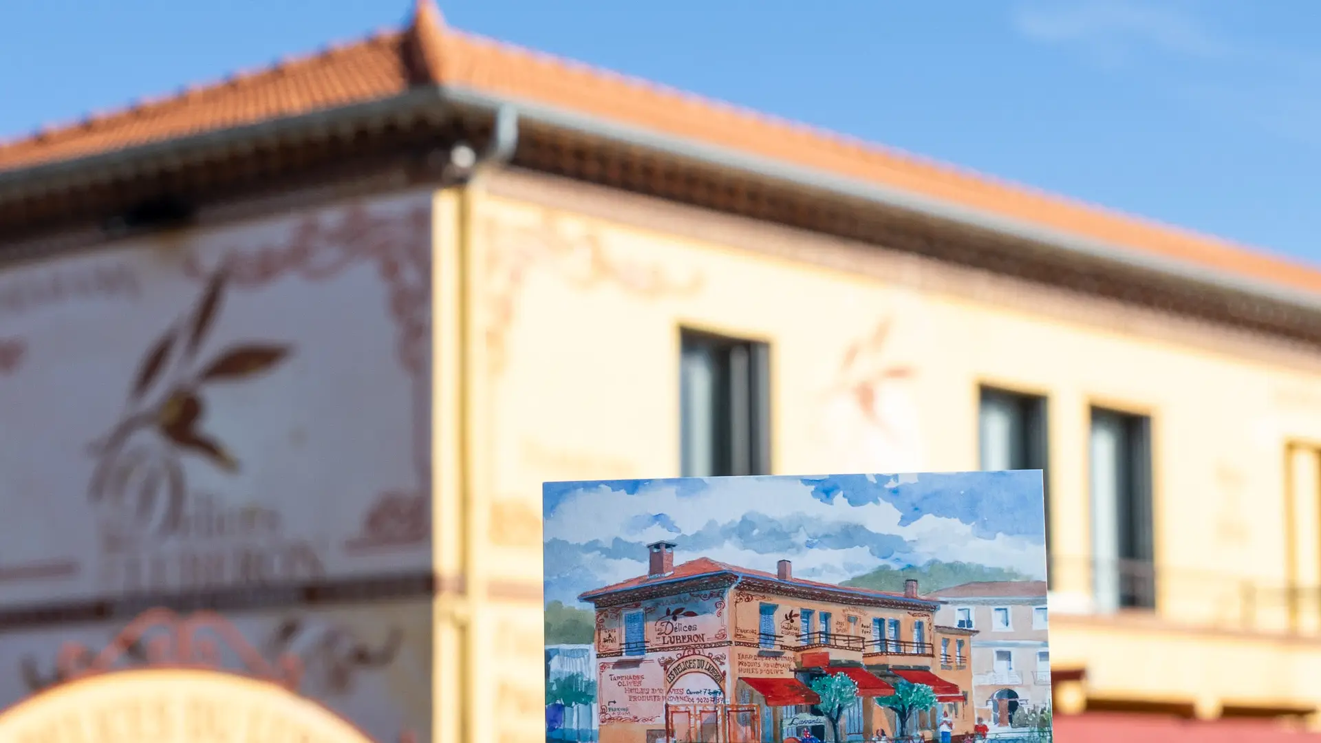 Facade du magasin et carte postale