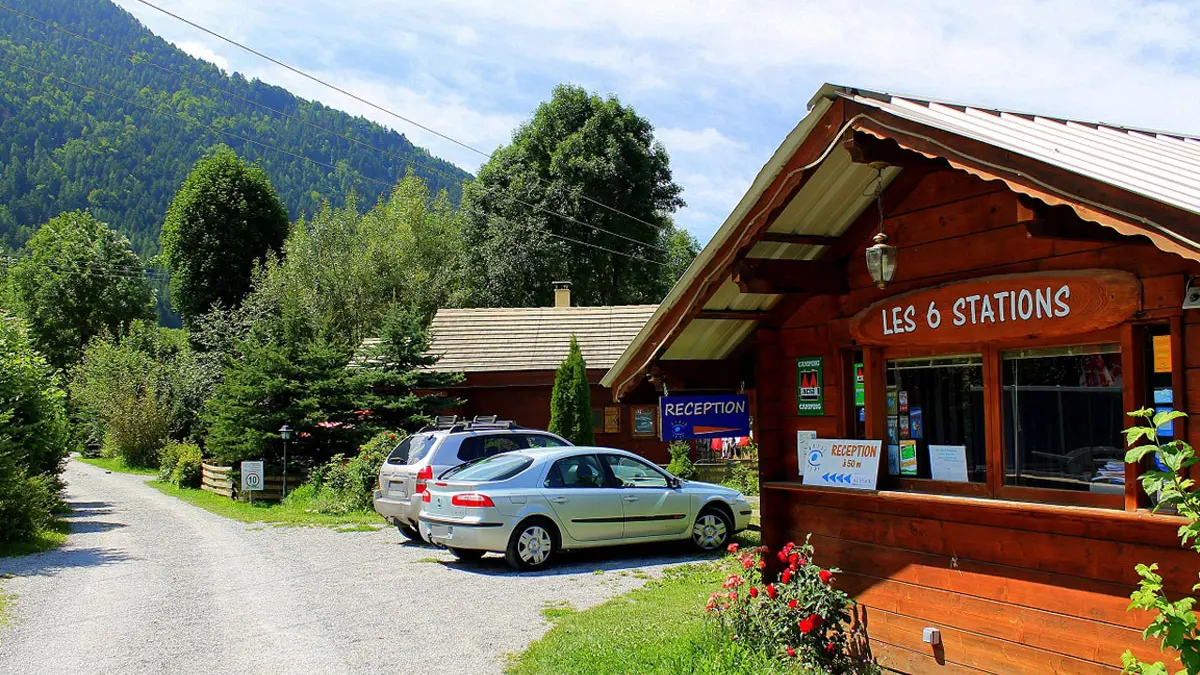 Camping Les 6 stations à Pont du Fossé, vallée du Champsaur