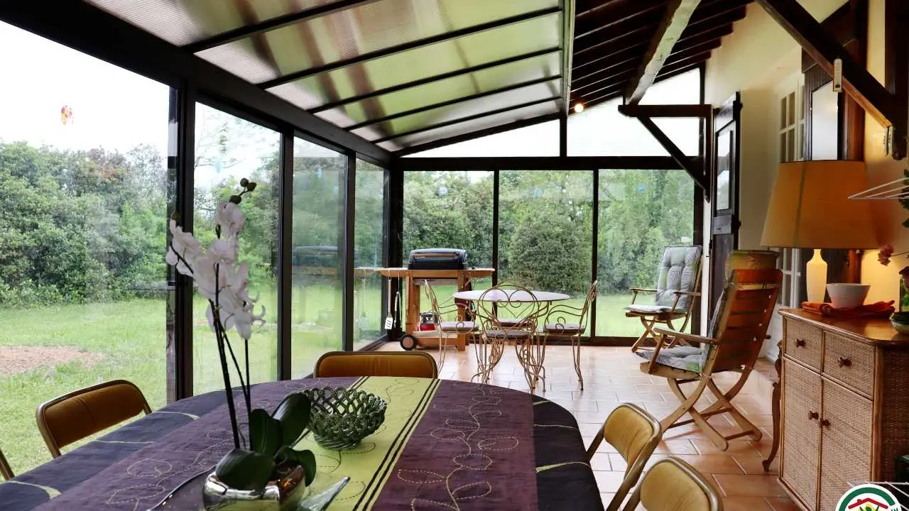 Véranda jardin d'hiver exposée plein sud