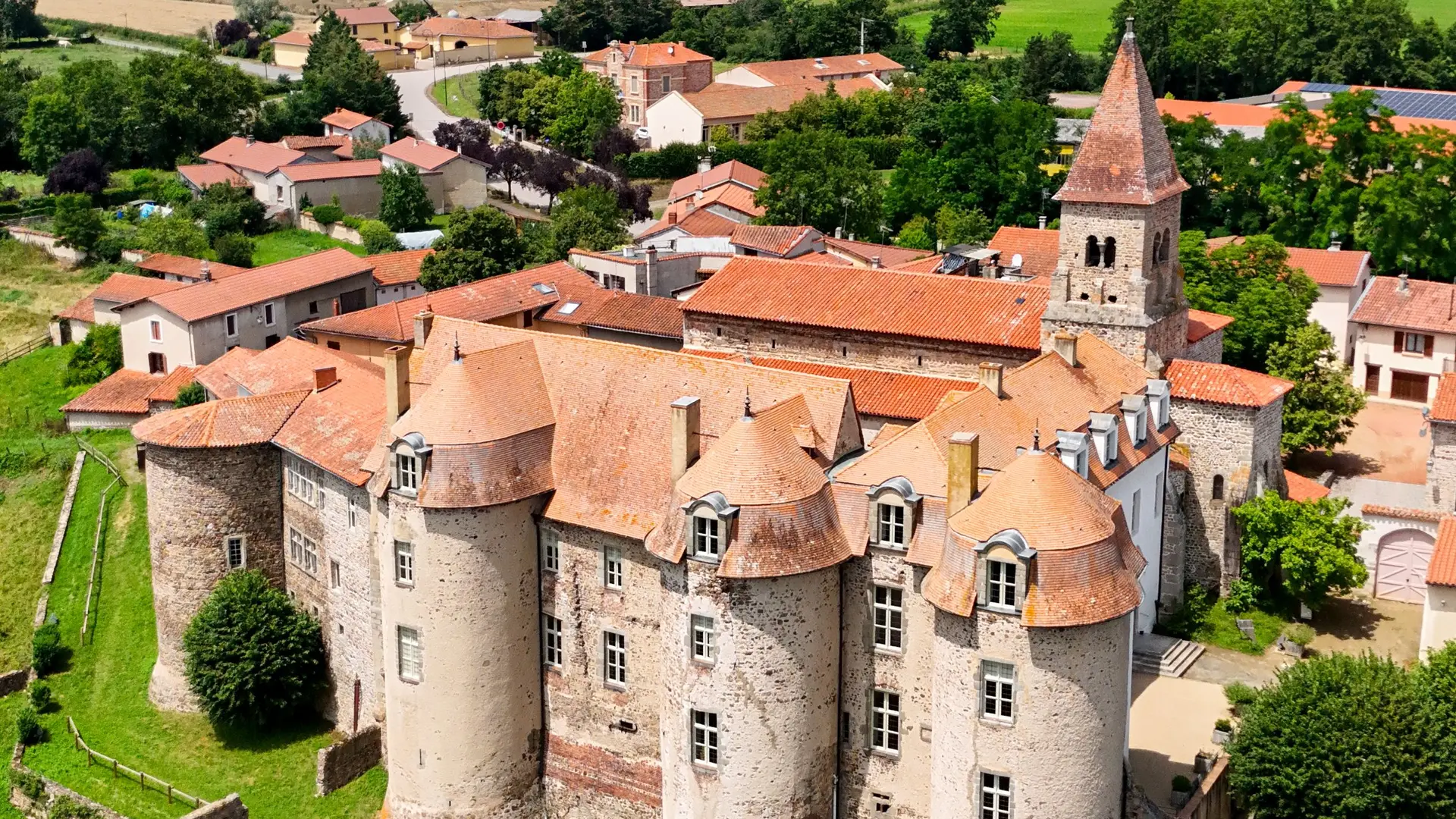 Prieuré de Pommiers-En-Forez