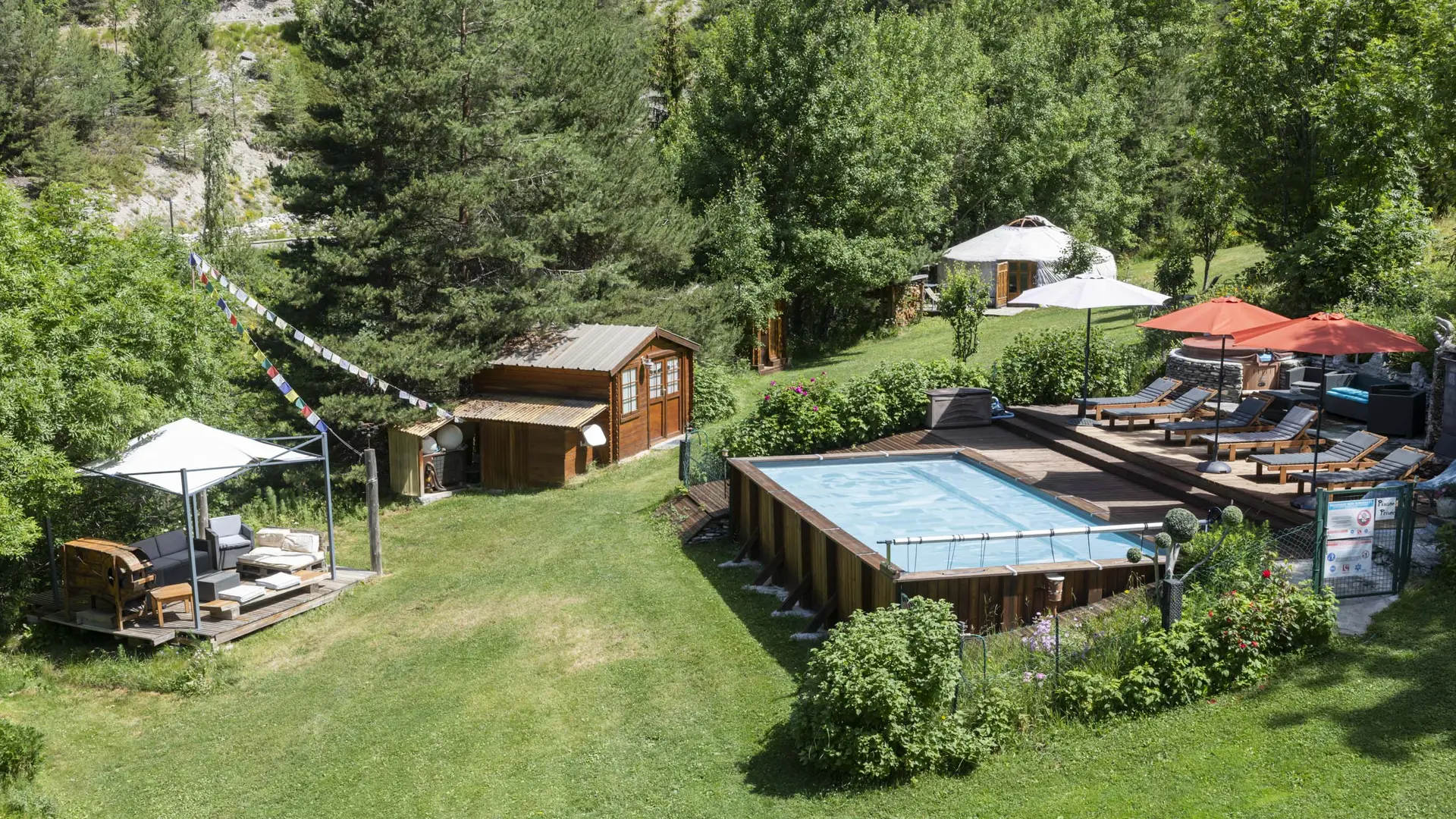 Coin détente et piscine 2