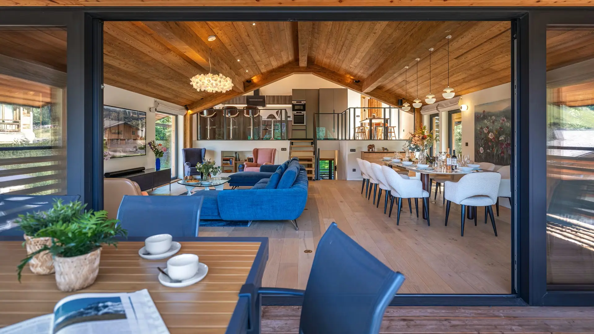 coin cuisine séjour salon et terrasse