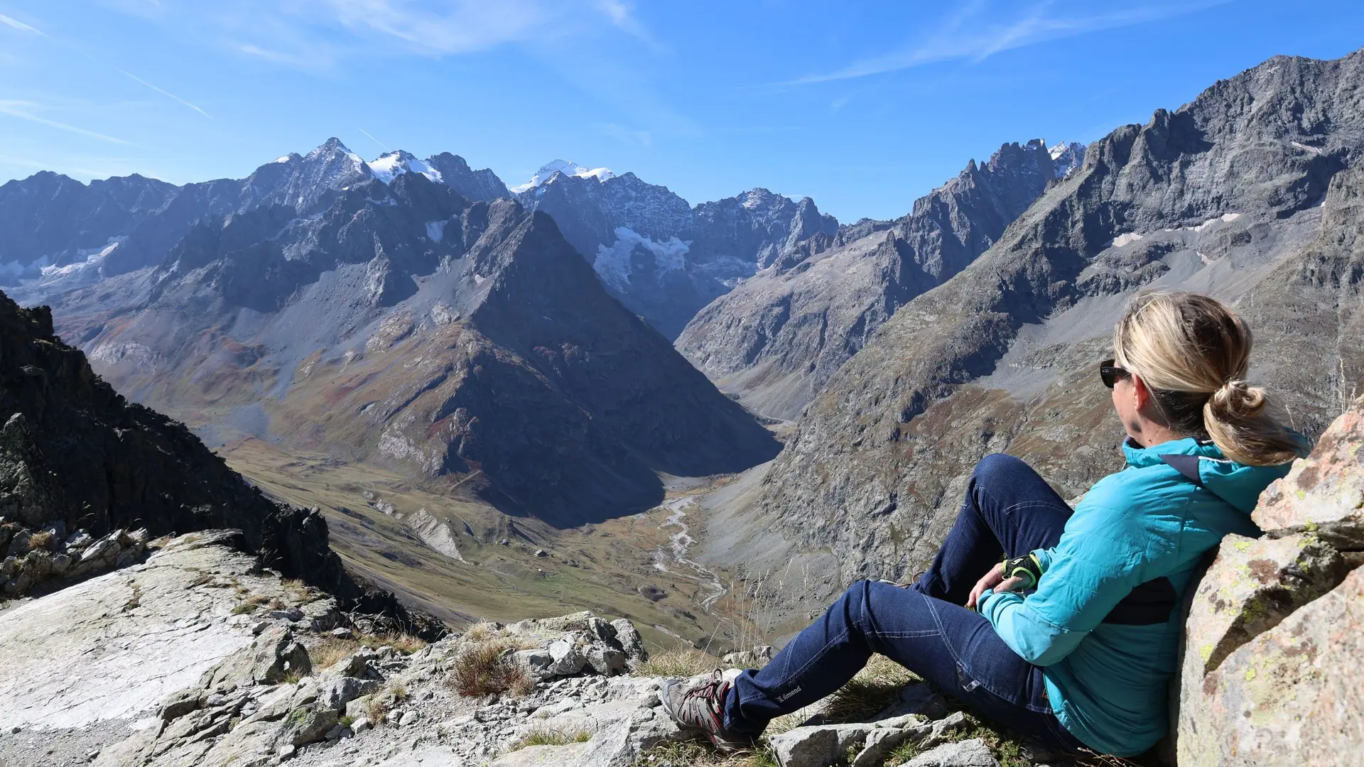 Vue sur les sources de la Romanche et les refuges de Chamoissière et de l'Alpe de Villar d'Arêne
