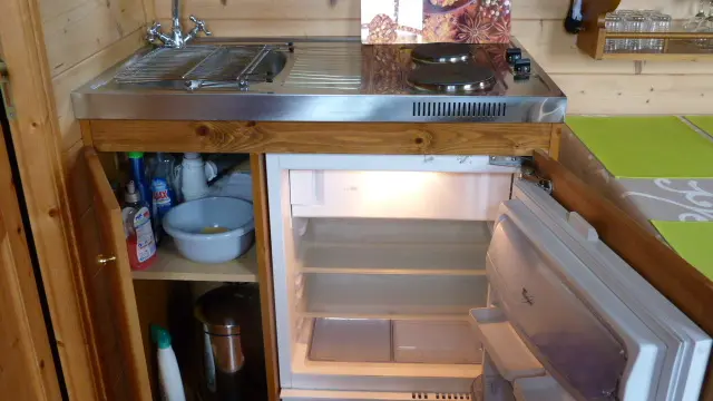 La Roulotte des Greppes - Intérieur coin cuisine