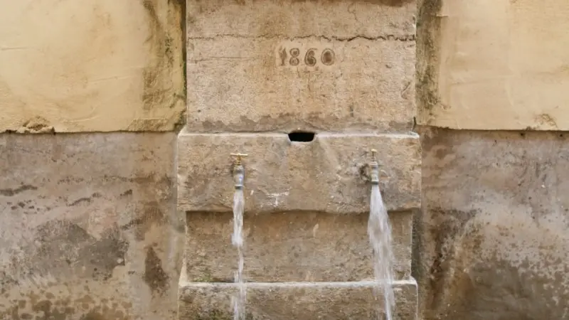 Détail Lavoir-fontaine rue Pontillac - Aups