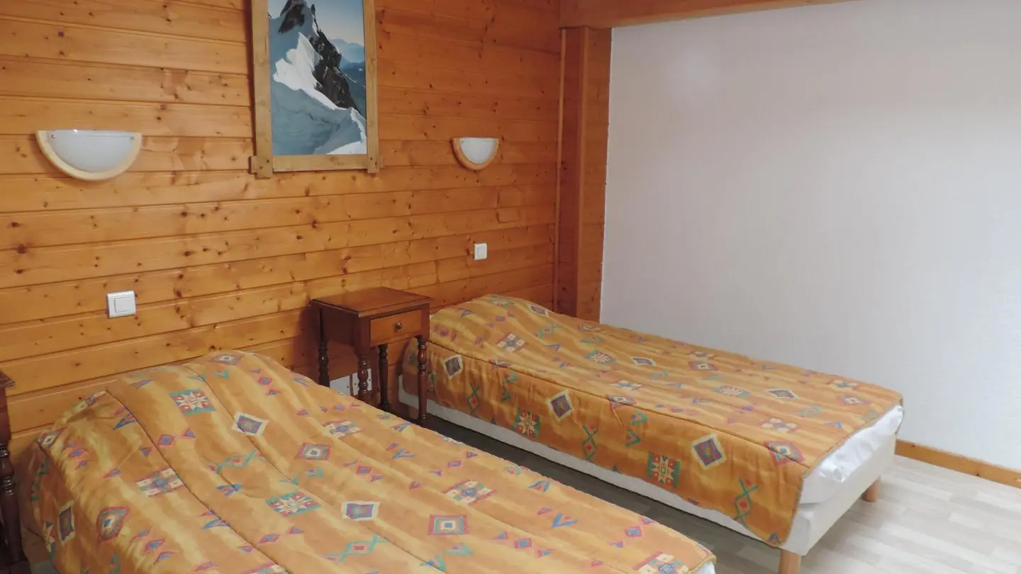 Chambre avec 2 lits 90.