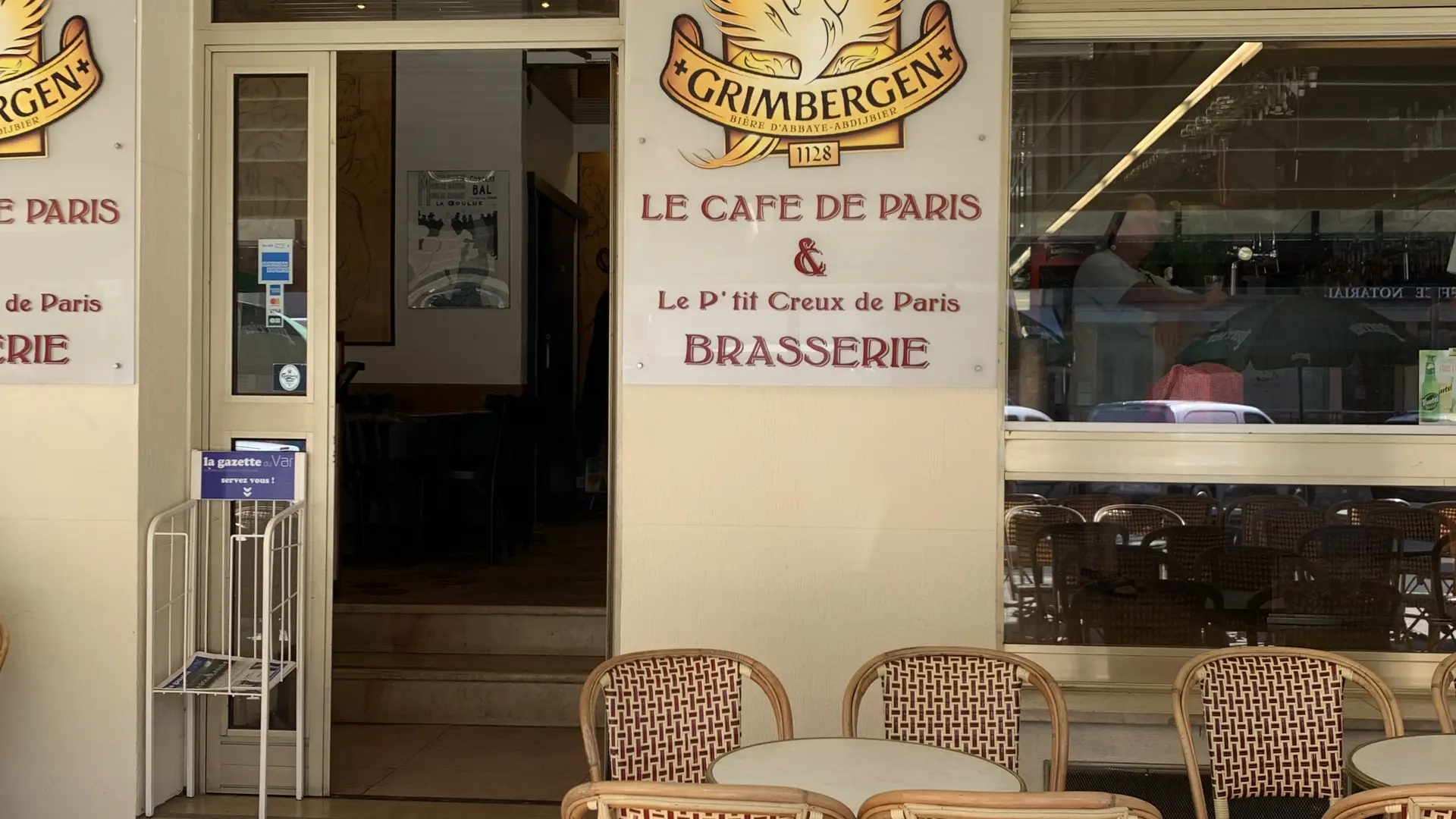 Terrasse du Café au Petit Creux de Paris à La Londe les Maures