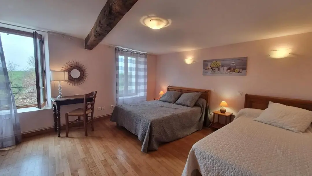 Chambre 1 avec 1 lit 140cm & 1 lit 90cm